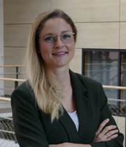 Portrait of Dr. Joana Krämer